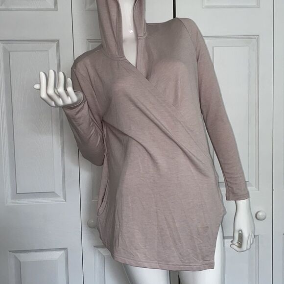 NEW VICTORIA SECRET LONG SLEEVE SWEATER CANDIGA - Picture 1 of 4